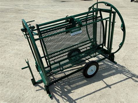 Portable hoof trim chutes model has 3500 lb axle with or without brakes. . Used spin trim chute for sale